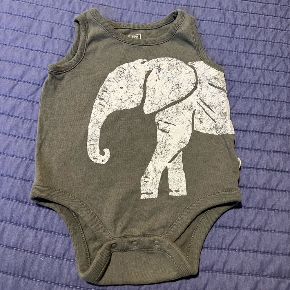 Organically grown body suit 3-6 months BabyGap